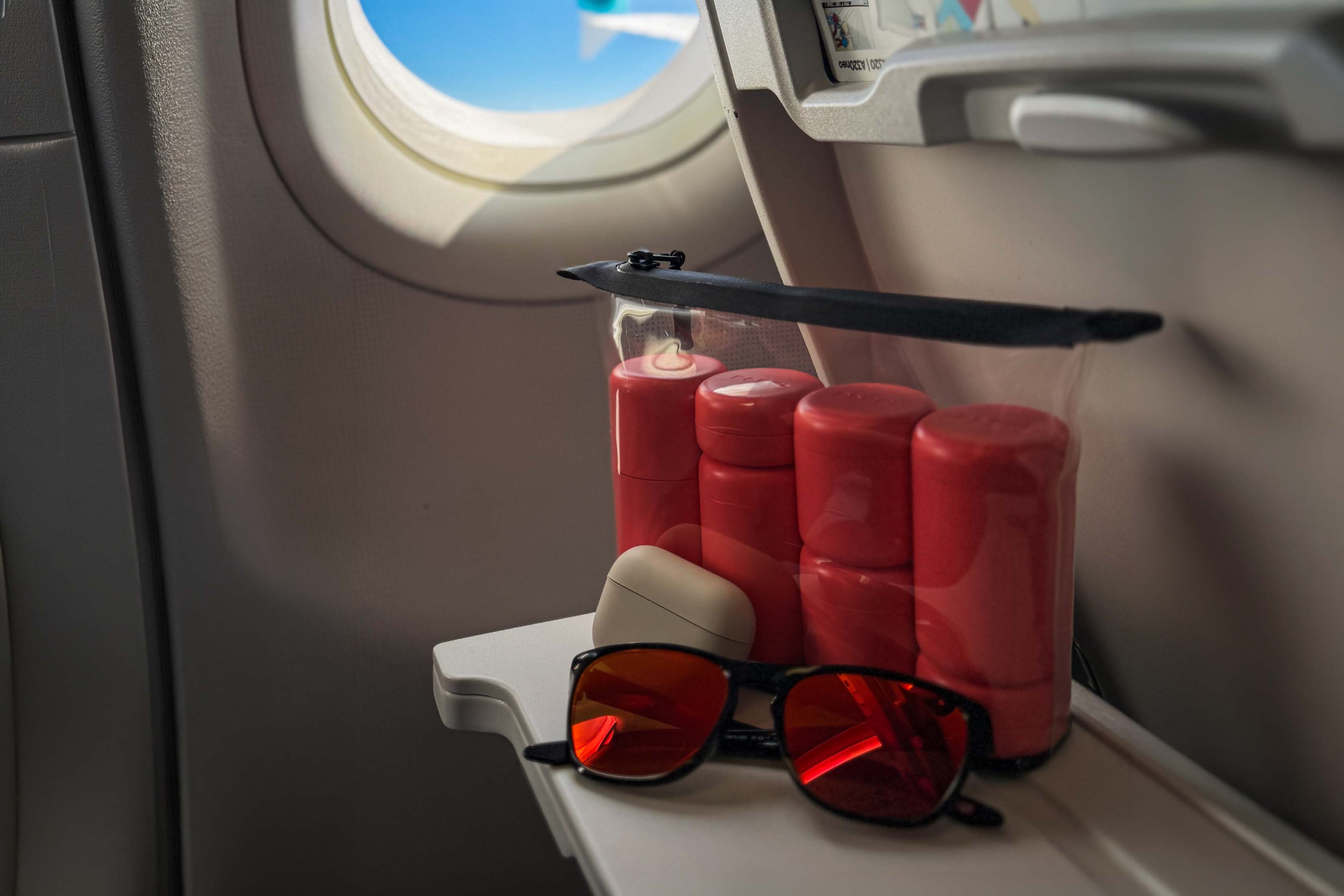 Was darf an Kosmetik mit in den Flieger? Die Handgepäck-Regeln einfach erklärt